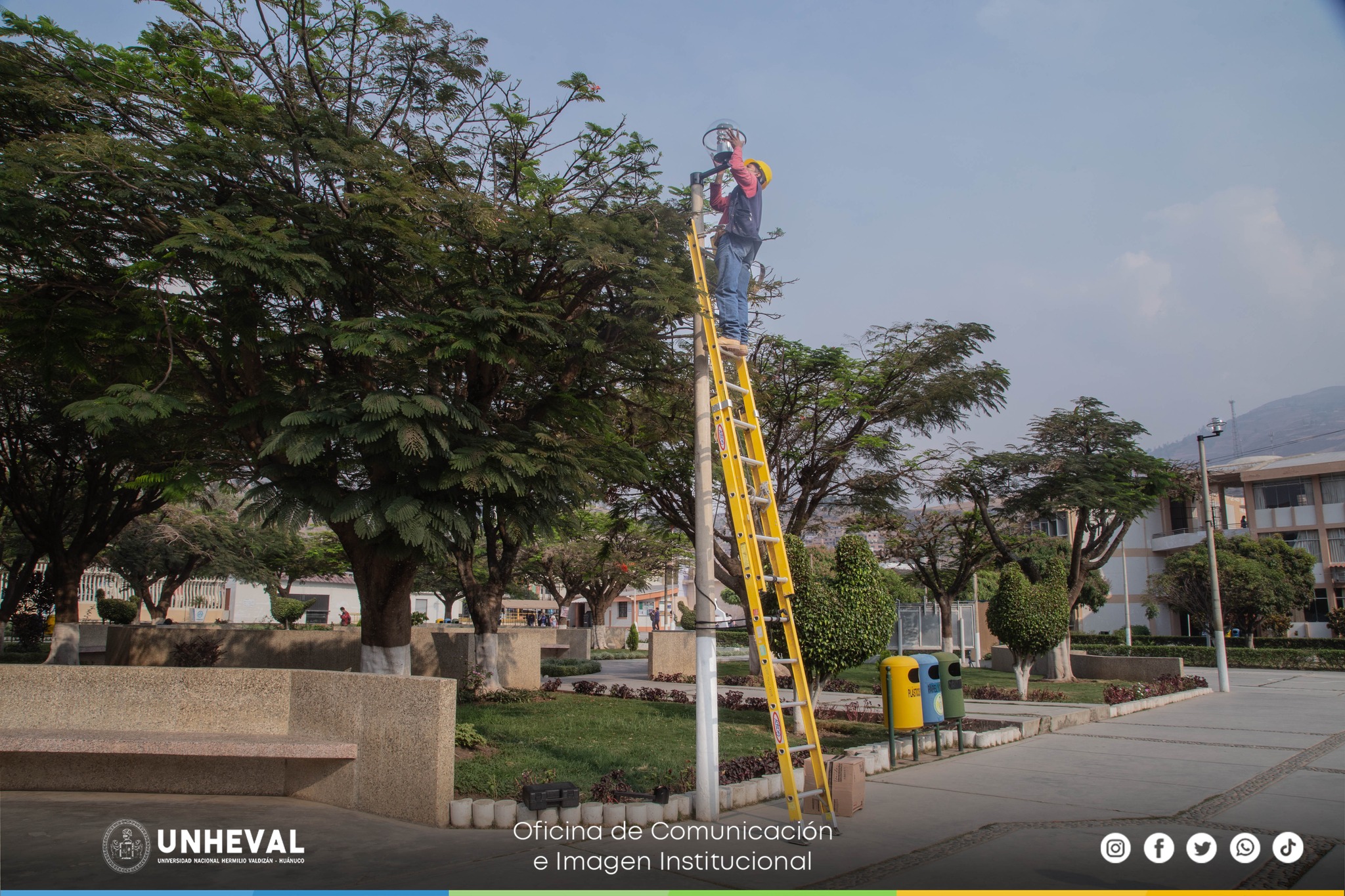 UNHEVAL renueva luminaria para un campus universitario más sostenible