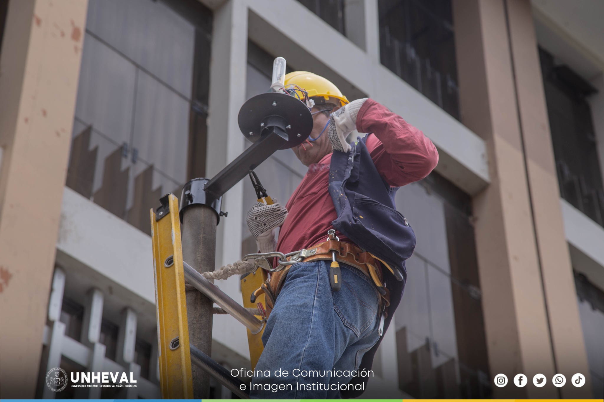 UNHEVAL renueva luminaria para un campus universitario más sostenible