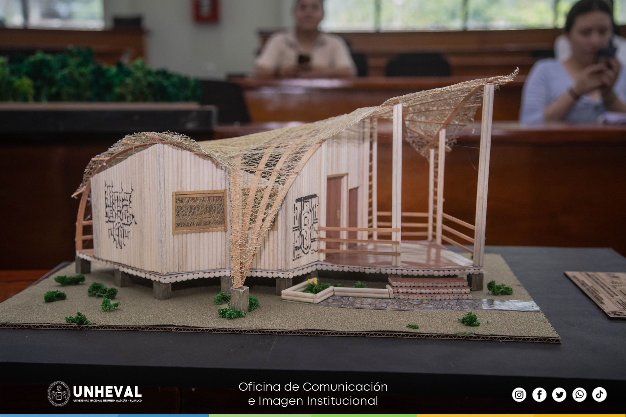 UNHEVAL entrega maquetas a comunidades y caseríos de RUPA- RUPA