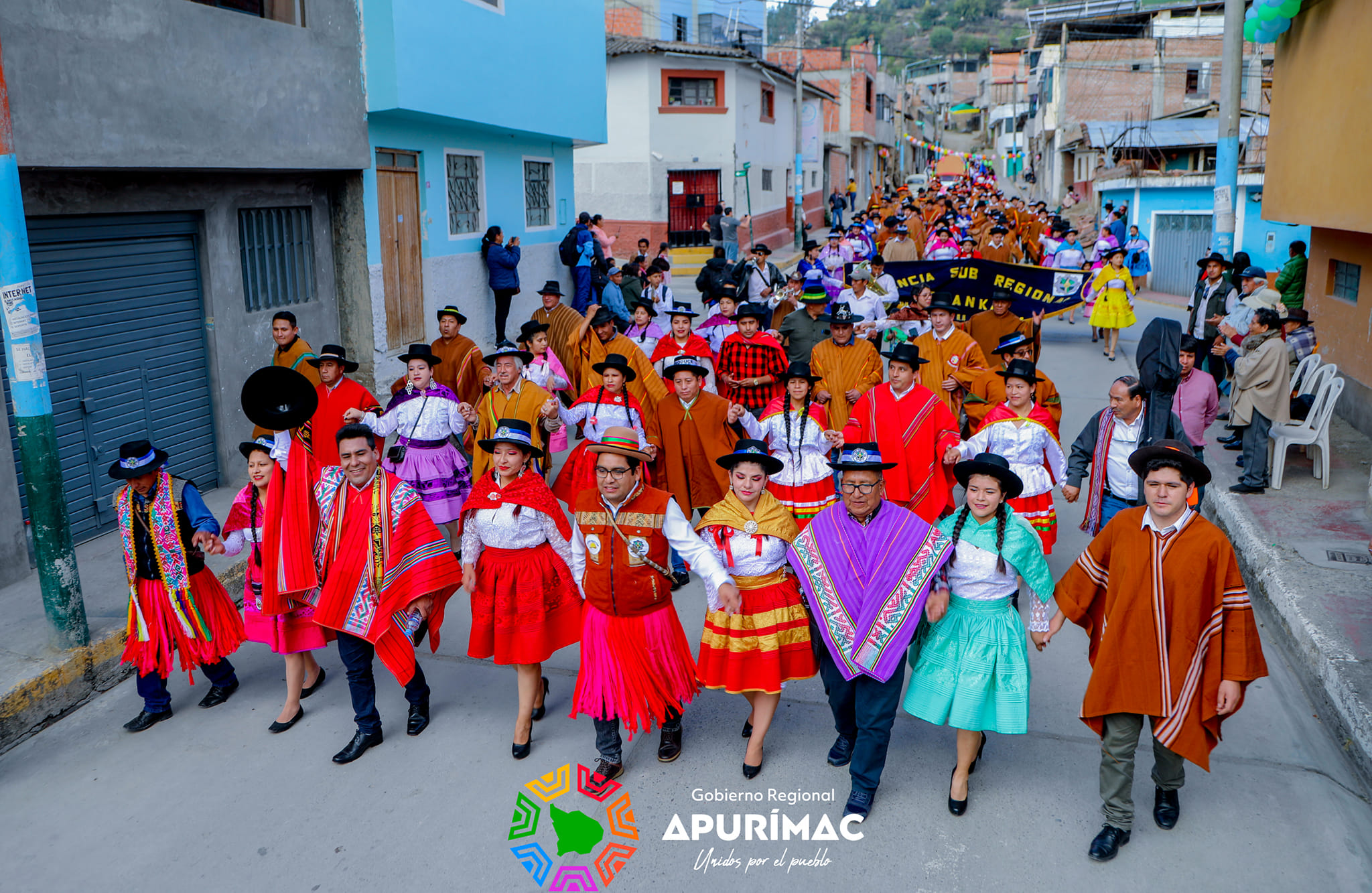 Gobernador Regional Percy Godoy presente en el pasacalle por el 490° aniversario del distrito de San Jerónimo