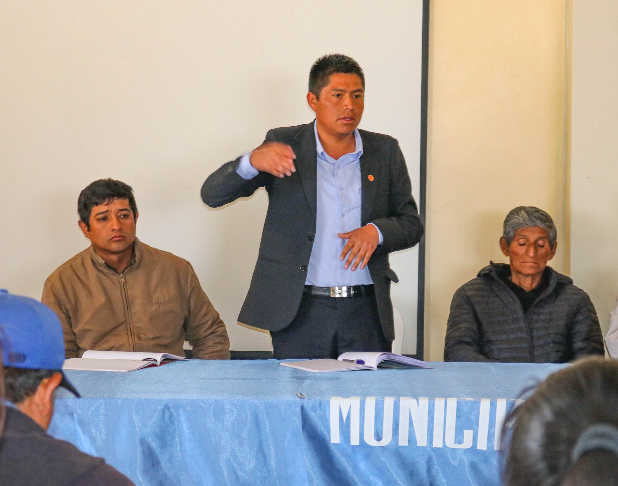 Coordinan acciones contra la mosca de la fruta en la Muni Distrital de Huamanguilla
