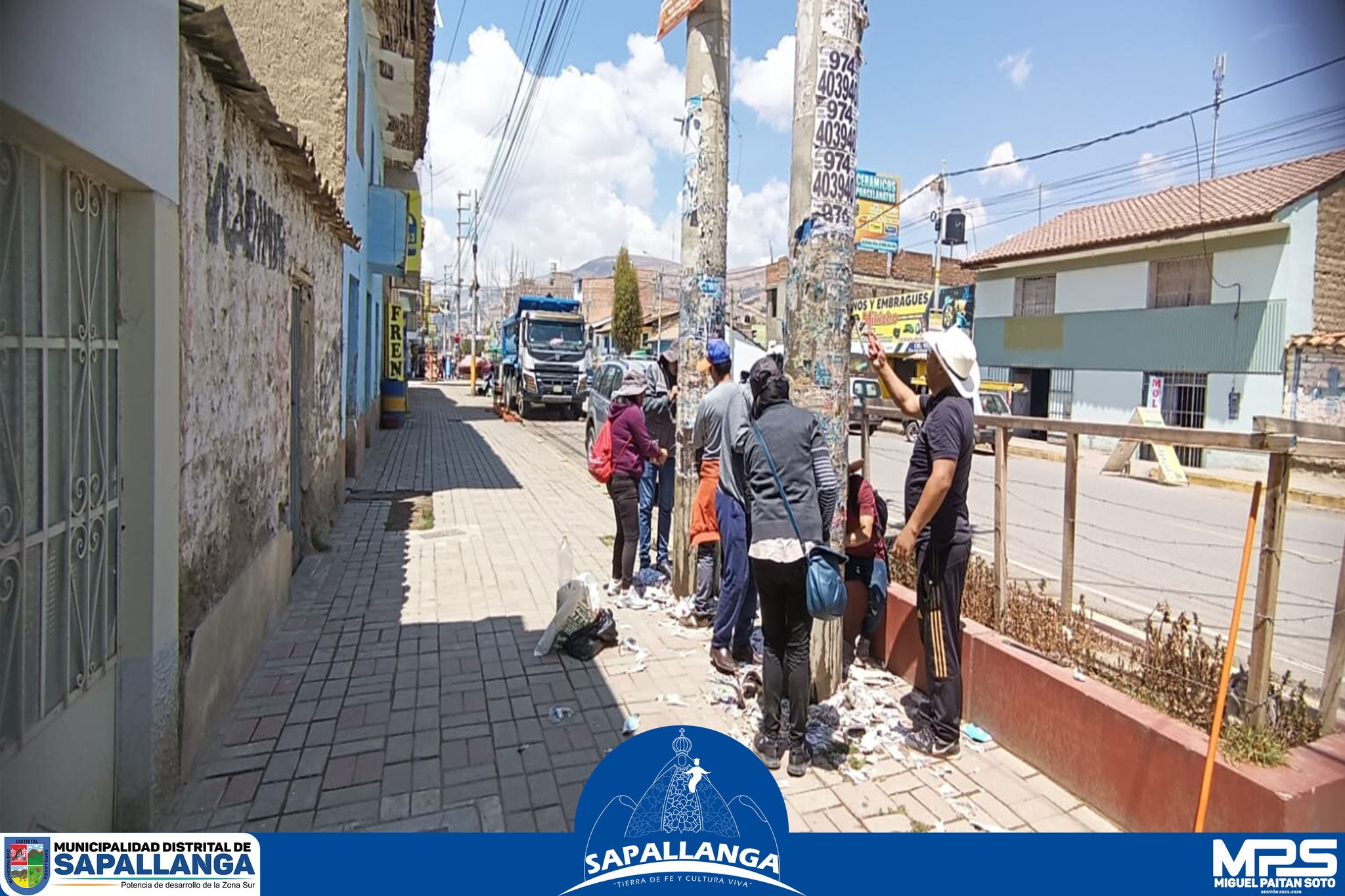Trabajos de Limpieza en las calles principales de nuestro Distrito