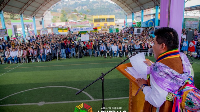 Gobernador Percy Godoy aseguró con documentos que su gestión se enmarca en los principios de transparencia y honestidad para lucha contra corrupción al presentar certificado de antecedentes penales