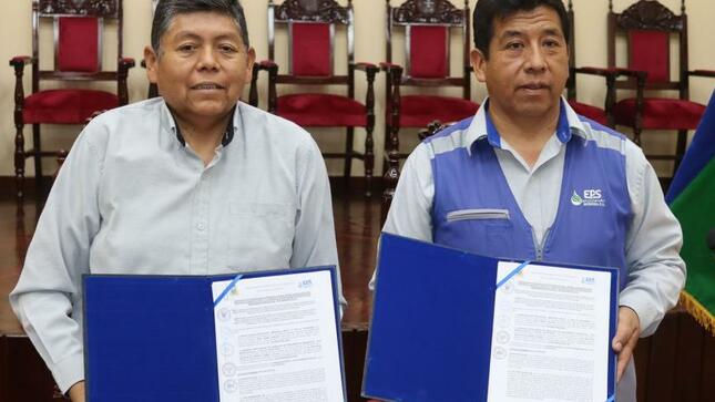 El Alcalde Provincial, John Larry Coayla firmó una serie de convenios de cooperación interinstitucional con la Empresa Prestadora de Servicios de Saneamiento Moquegua, a través del Gerente General, Walter Villasante Conza.