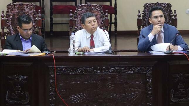 El Alcalde Provincial, CPC. John Larry Coayla se desarrolló una nueva sesion extraordinaria.