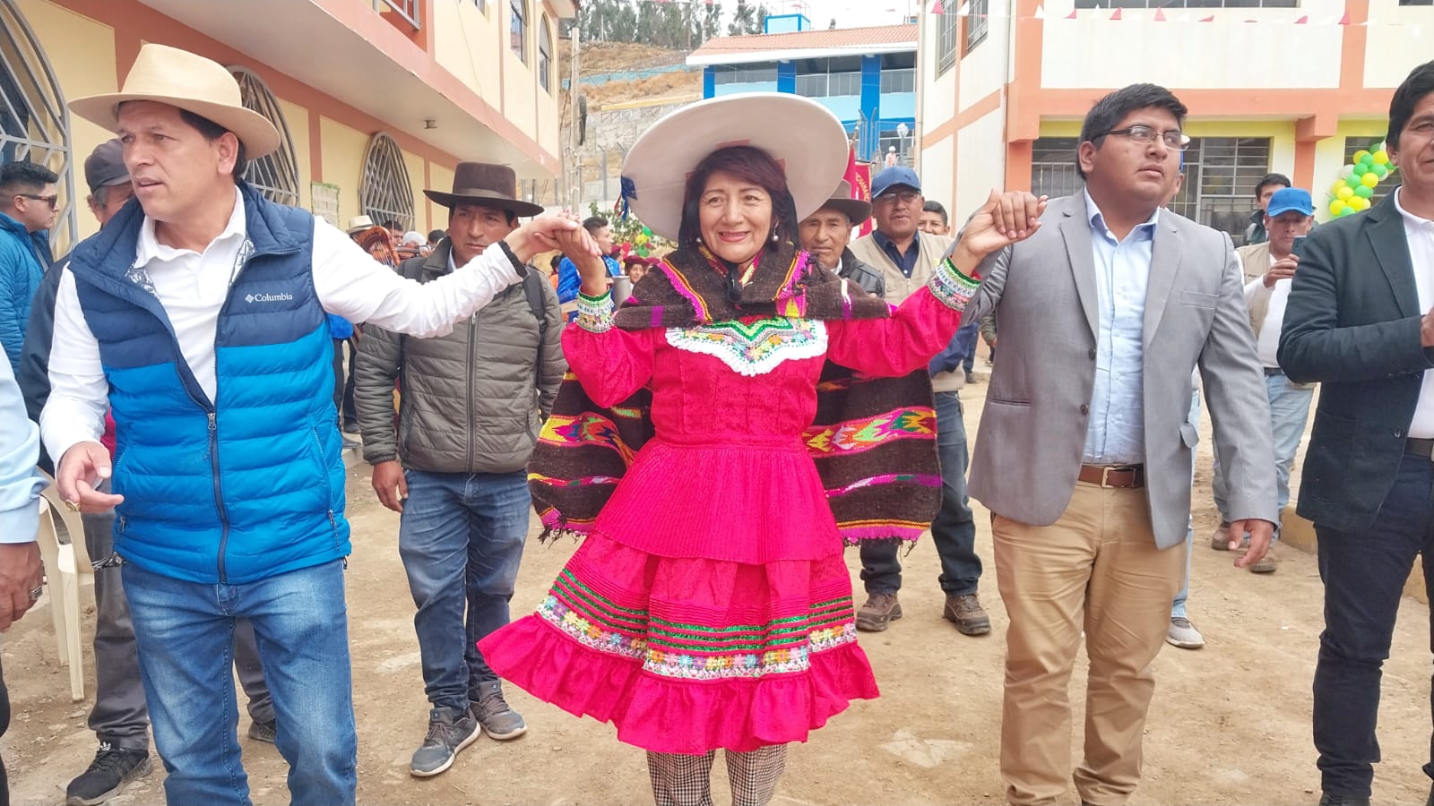 Firman convenio para mejoramiento de calles y veredas en Cochamarca