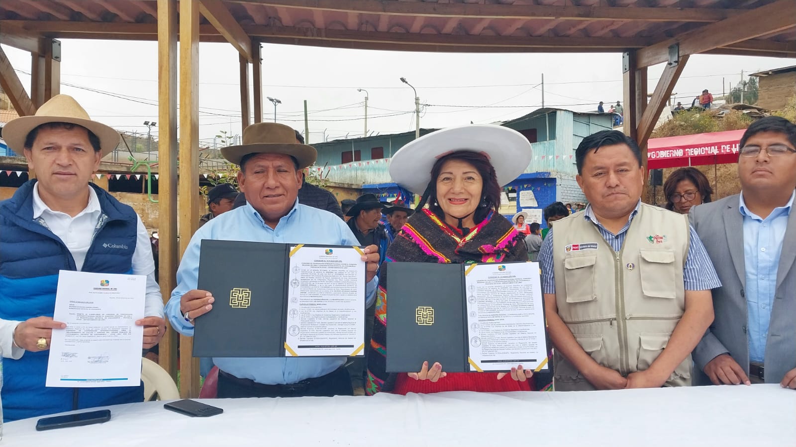 Firman convenio para mejoramiento de calles y veredas en Cochamarca