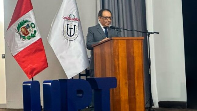 Magistrado del TC Gustavo Gutiérrez Ticse presentó su libro “Comentarios al Código Procesal Constitucional” en Tacna