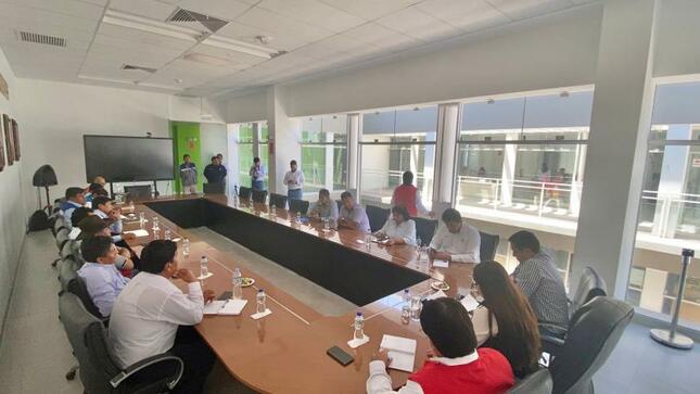 El Alcalde Provincial, John Larry viene participando de una reunión de emergencia convocada por el Gobierno Regional de Moquegua. En esta se convocó a los alcaldes provinciales y alcaldes distritales de nuestra región.