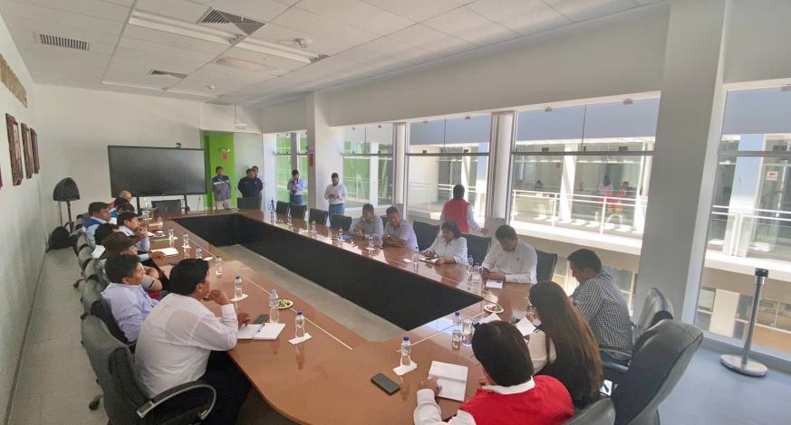 El Alcalde Provincial, John Larry viene participando de una reunión de emergencia convocada por el Gobierno Regional de Moquegua. En esta se convocó a los alcaldes provinciales y alcaldes distritales de nuestra región.