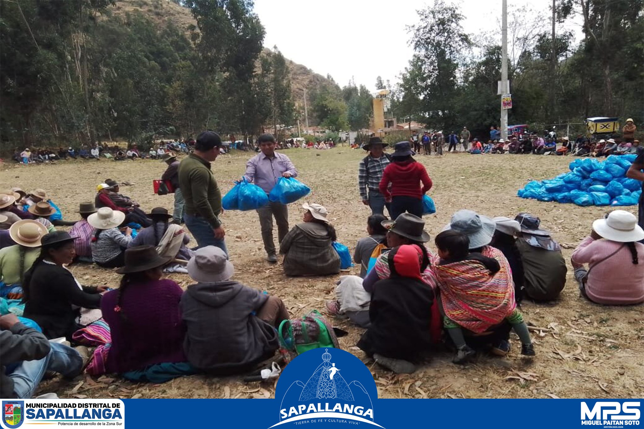 Los trabajos de escavación se realizan para la distribución de tuberia.