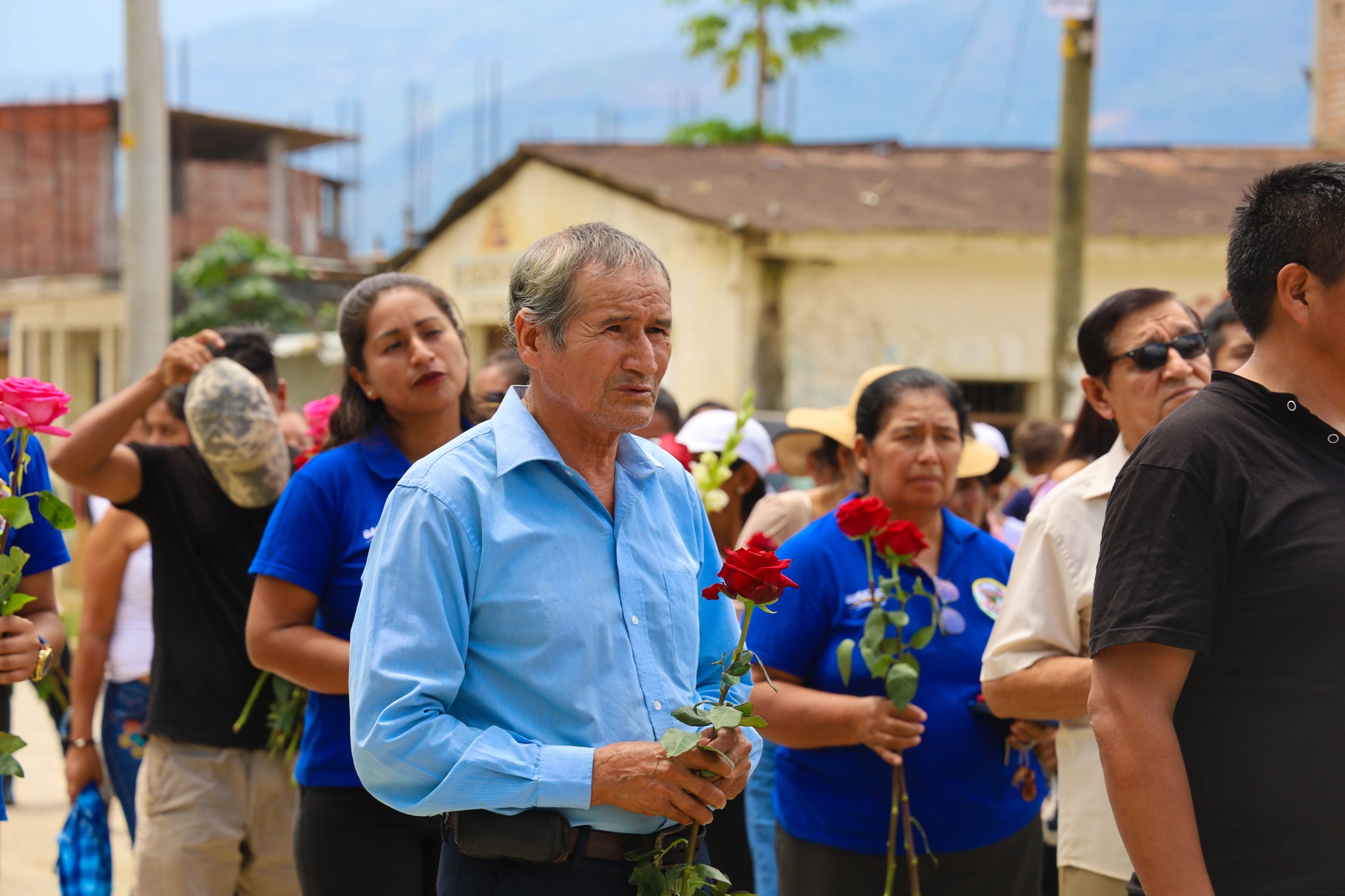 Foto del alcalde participando en la misa