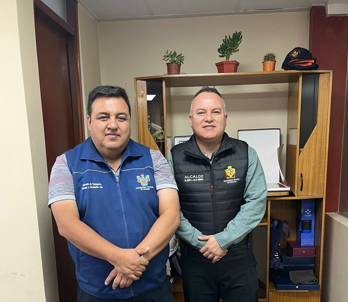 Alcalde de Sachaca, Dr. Renzo Salas Herrera y Gerente de Transportes de la Municipalidad Provincial, Omar Florez se reunieron en la comuna distrital de Sachaca.