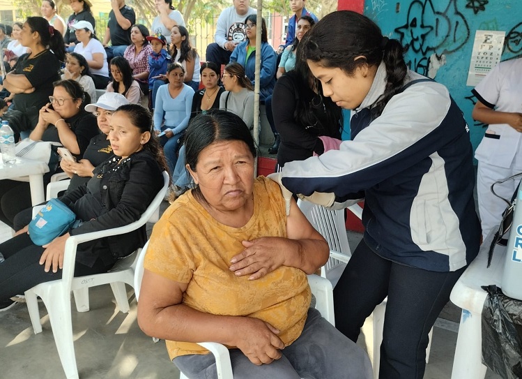 También se ofrecieron servicios de vacunación.