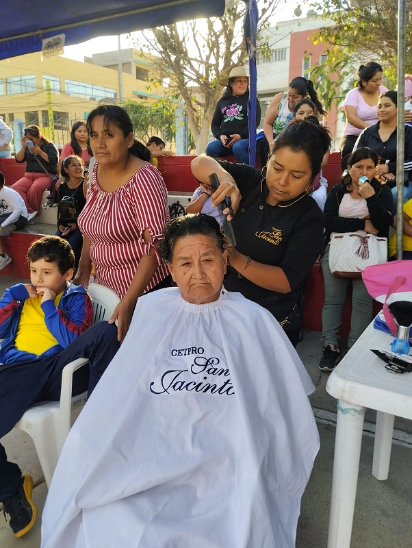 El corte de pelo fue uno de los más solicitados.