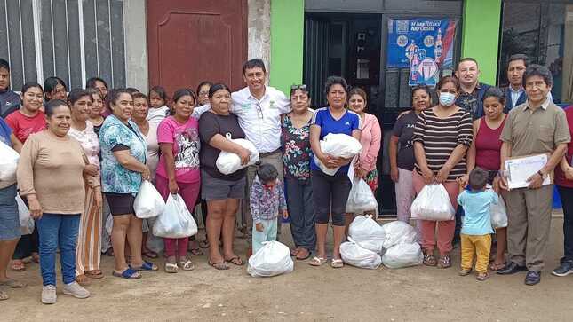 Alcalde Carmona Cruz junto al área de defensa civil