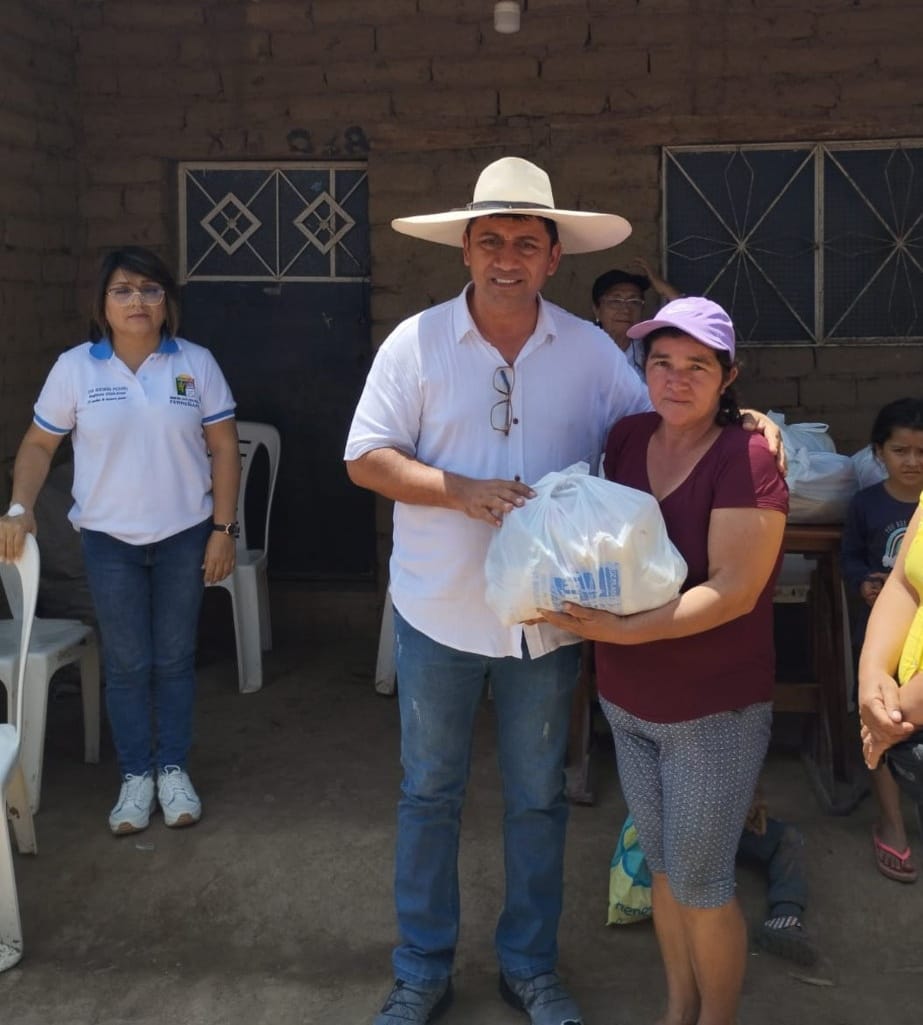 Alcalde Polanski Carmona y personal de INDECI