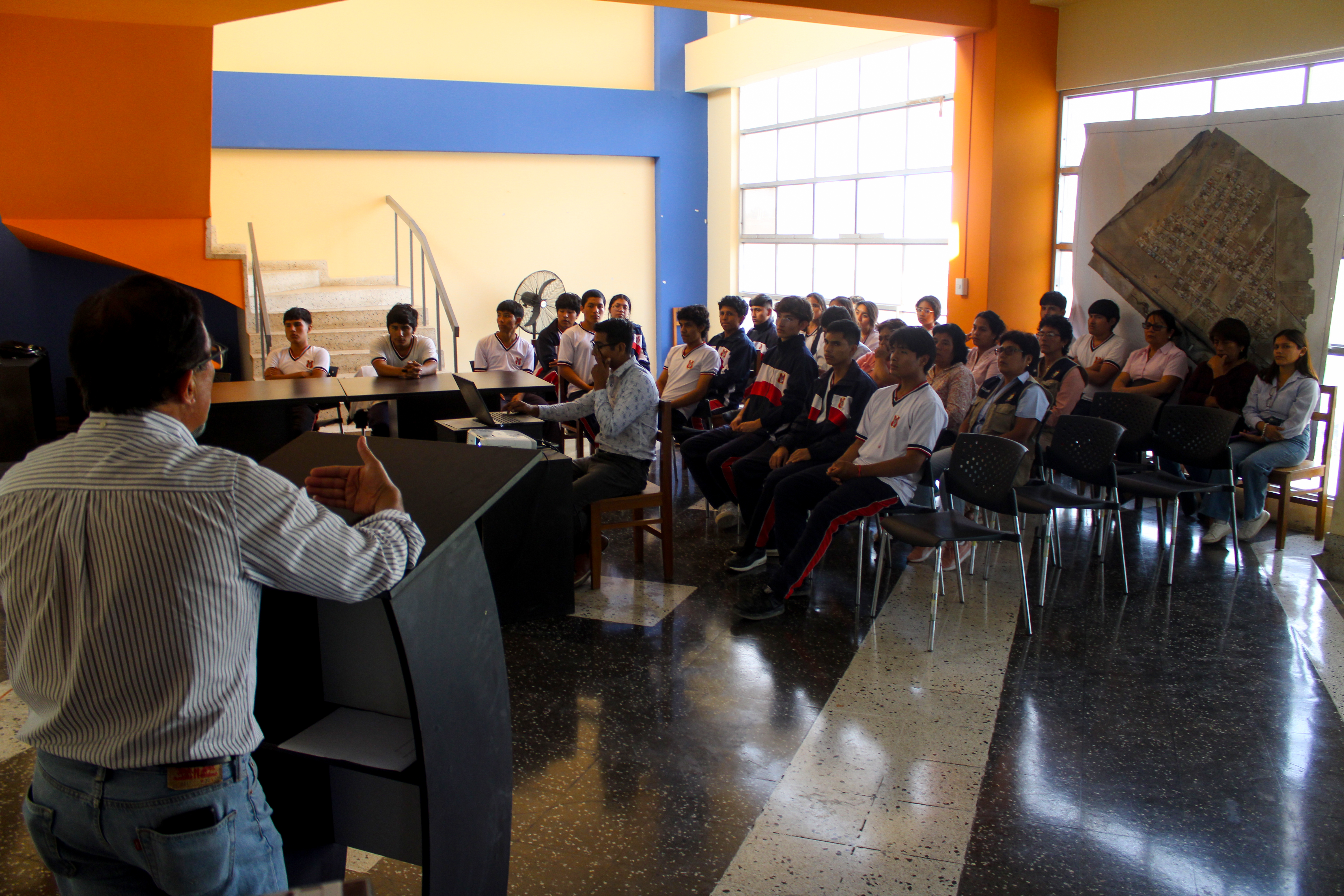 La charla informativa formó parte de las actividades programadas por la municipalidad para conmemorar el Día Mundial del Turismo.