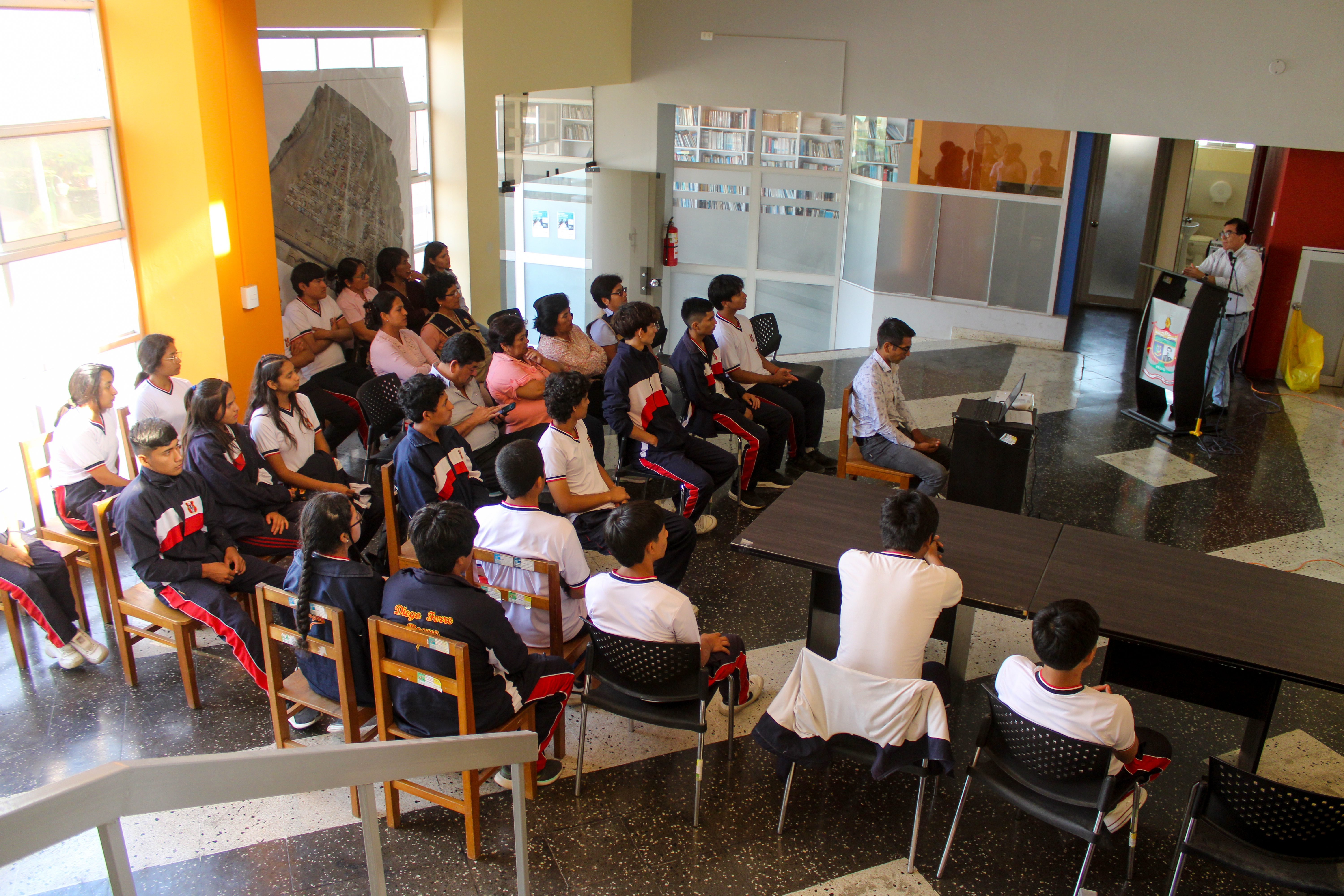 La charla informativa formó parte de las actividades programadas por la municipalidad para conmemorar el Día Mundial del Turismo.