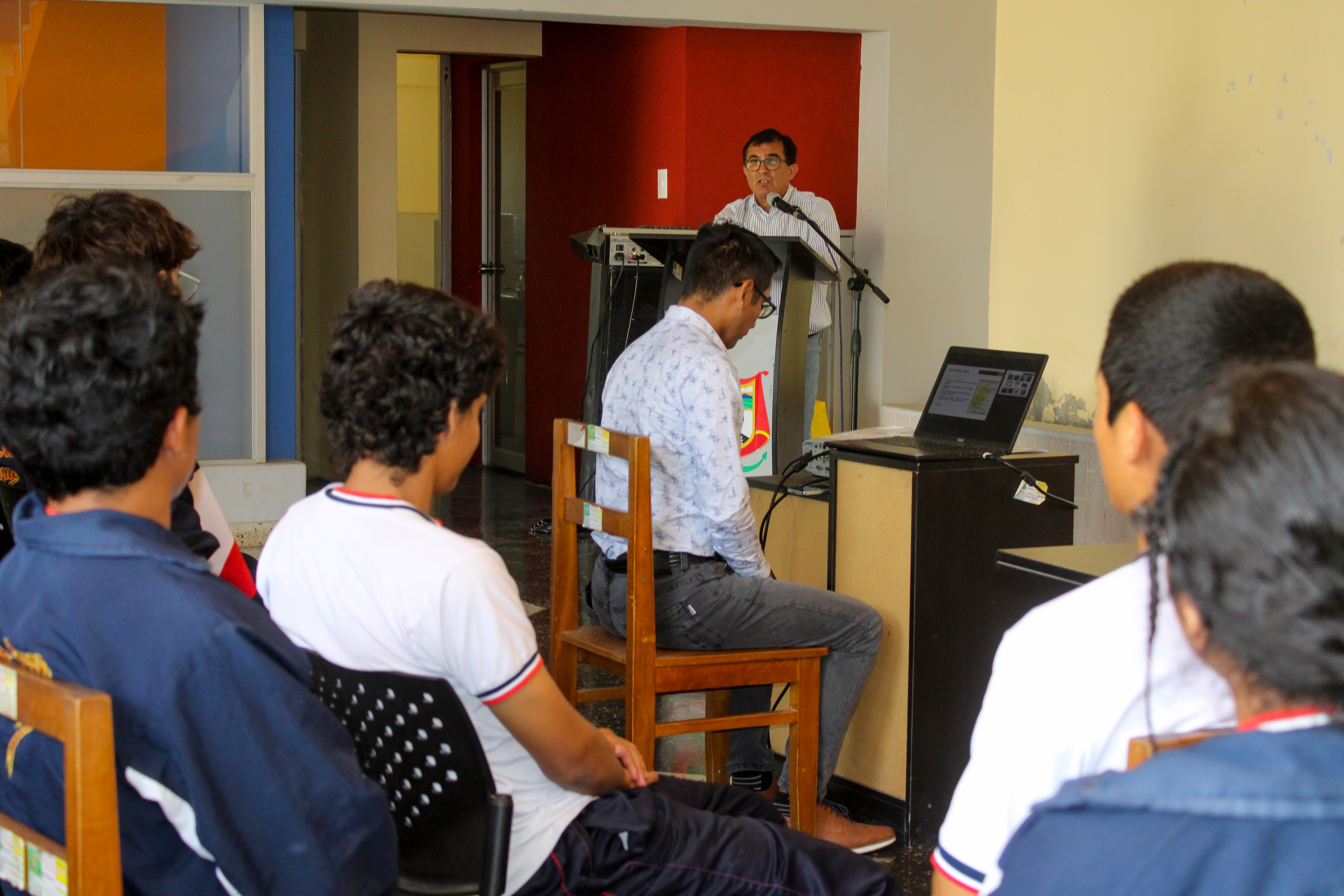 La charla informativa formó parte de las actividades programadas por la municipalidad para conmemorar el Día Mundial del Turismo.