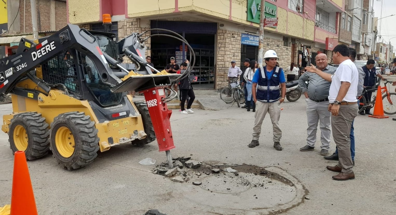 Trabajos de cambio de red de alcantarillado.