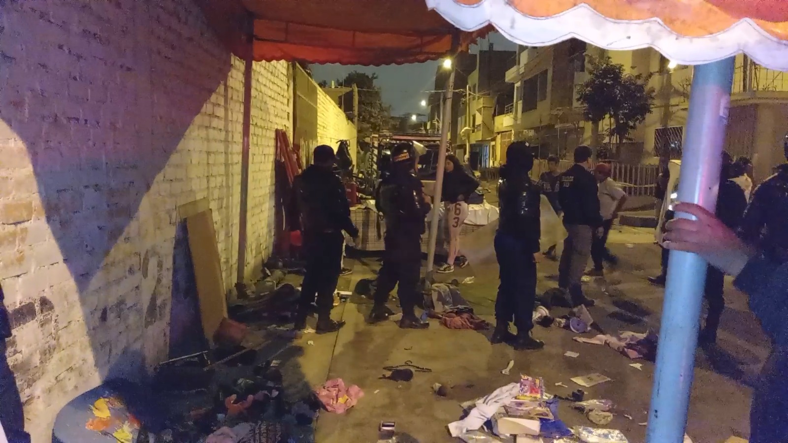Se recuperó espacio público en los alrededores del mercado Los Chasquis e incautaron tres vehículos informales.