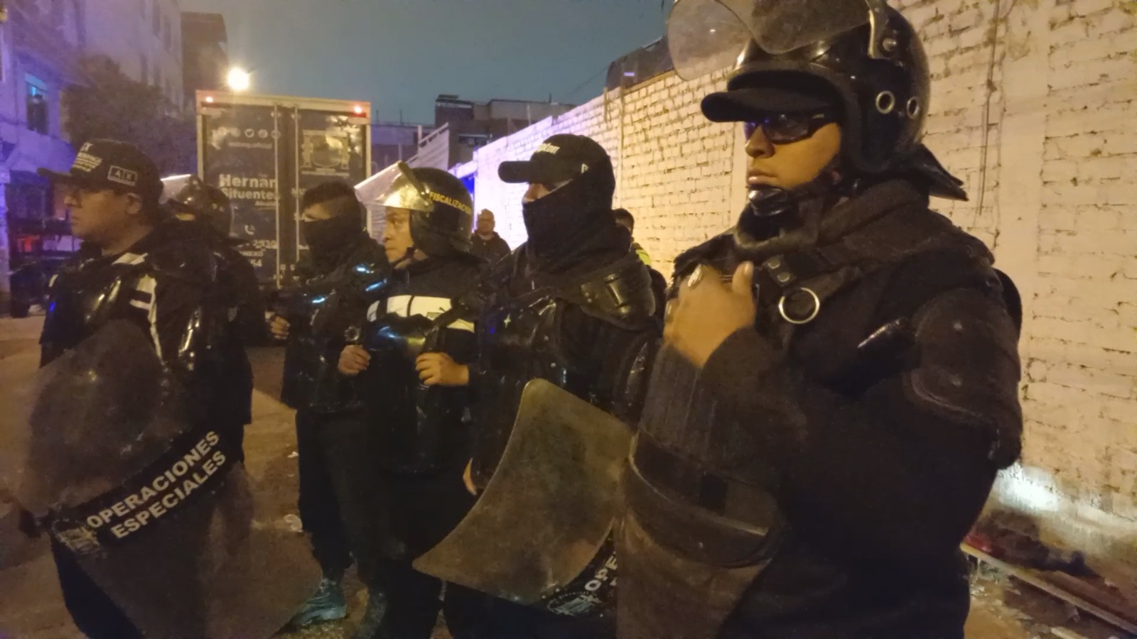 Se recuperó espacio público en los alrededores del mercado Los Chasquis e incautaron tres vehículos informales.