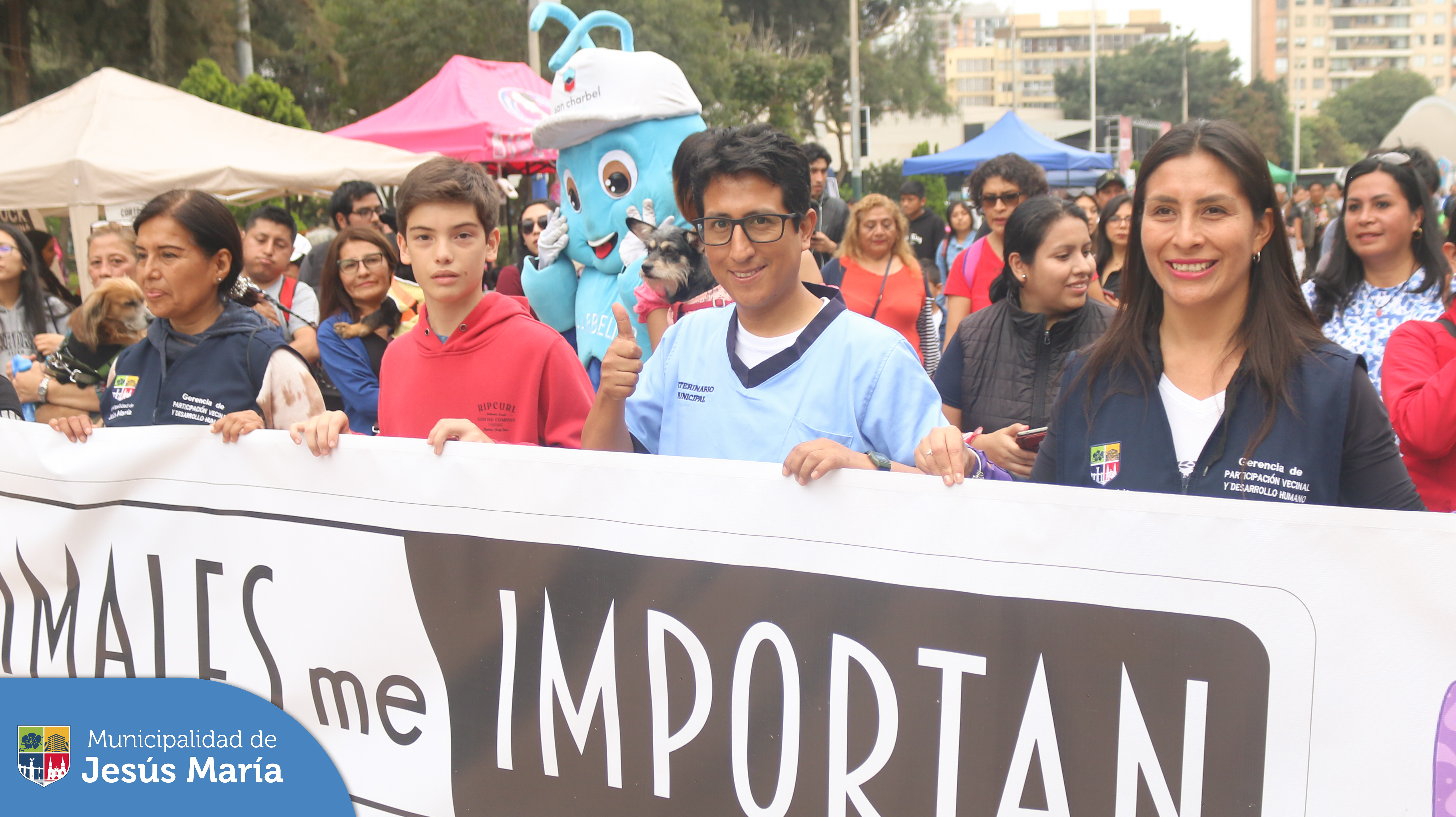 🐶 En Jesús María iniciamos el mes de las mascotas con una emotiva caminata que refleja nuestro compromiso con la tenencia responsable y el bienestar animal.
¡No te olvides! 🗓️ Este 21 y 22 de octubre tendremos la segunda edición de Pet Fest, un fin de semana donde podrás disfrutar con toda la familia de conciertos, espectáculos, comida y mucho más. Más información en https://bit.ly/3F3zHD7 😻