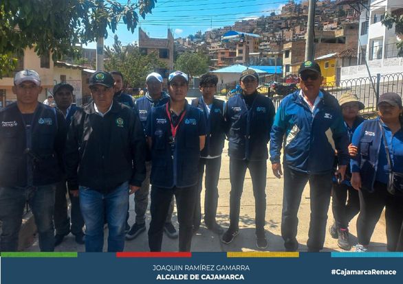 En un esfuerzo por mantener una ciudad mรกs segura y ordenada, la Municipalidad Provincial de Cajamarca continรบa brindando oportunidad laboral temporal a cajamarquinos a travรฉs del programa Renace en la gerencia de Seguridad Ciudadana.
โ
Una acertada decisiรณn de la actual gestiรณn municipal, ha sido implementar este programa en diferentes รกreas permitiendo impulsar acciones preventivas en coordinaciรณn con las demรกs instituciones y las buenas prรกcticas para el beneficio de la poblaciรณn cajamarquina.