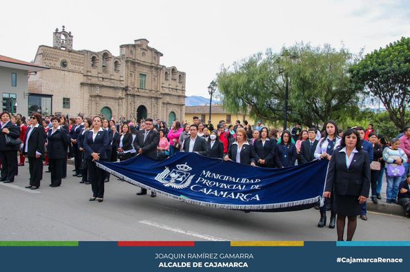 La Municipalidad Provincial de Cajamarca particip贸 del izamiento de nuestro pabell贸n nacional y bandera de Cajamarca como acto protocolar por el inicio del mes de setiembre.
鉁匛n esta oportunidad, la gerencia de Desarrollo Social y Humano fue la delegaci贸n encargada de representar a nuestra instituci贸n.
馃棧锔廇gradecemos la participaci贸n de nuestra regidora Julia Guerrero, por estar comprometida en estos actos c铆vicos y en el desarrollo de nuestra provincia.