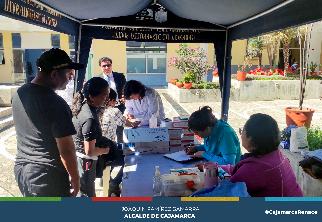 La Municipalidad Provincial de Cajamarca, a travΓ©s de su subgerencia de Salud del Γ‘rea de Desarrollo Social, ha realizado un descarte gratuito de hepatitis B y COVID-19 dirigido a todos los trabajadores municipales. Esta iniciativa tiene como objetivo principal proteger la salud de nuestro personal y contribuir a la prevenciΓ³n de estas enfermedades en la comunidad.
π£La comuna local hace un llamado a todos sus trabajadores a aprovechar esta oportunidad y a mantenerse informados sobre su estado de salud en relaciΓ³n con estas dos enfermedades. Se promueve la importancia de la prevenciΓ³n y el autocuidado.