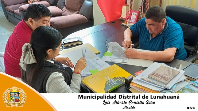 Por la Seguridad de nuestra Provincia de Cañete, el Burgomaestre de la Capital Turística y Cultural Sr. Luis Alberto Conislla Jara, firma el convenio de SERENAZGO SIN FRONTERA, que brindara la atención de forma inmediata ante cualquier situación delictiva de nuestro Cañete. 

En ese sentido, la fuerza de los hombres de azul está presto a poder brindar la ayuda necesaria la Policía Nacional. 
