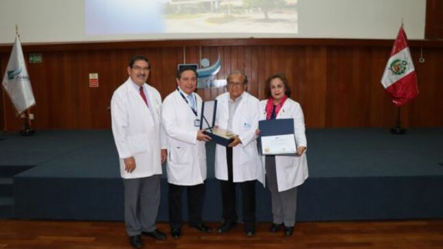 Jefatura Institucional reconoce trayectoria del Dr. Eloy Ruiz Figueroa