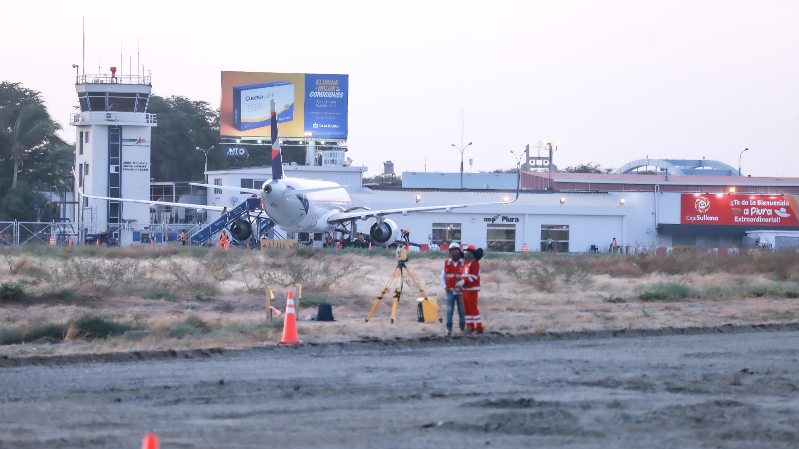 Ejecutivo inspecciona trabajos de rehabilitación en la pista de aterrizaje del aeropuerto de Piura