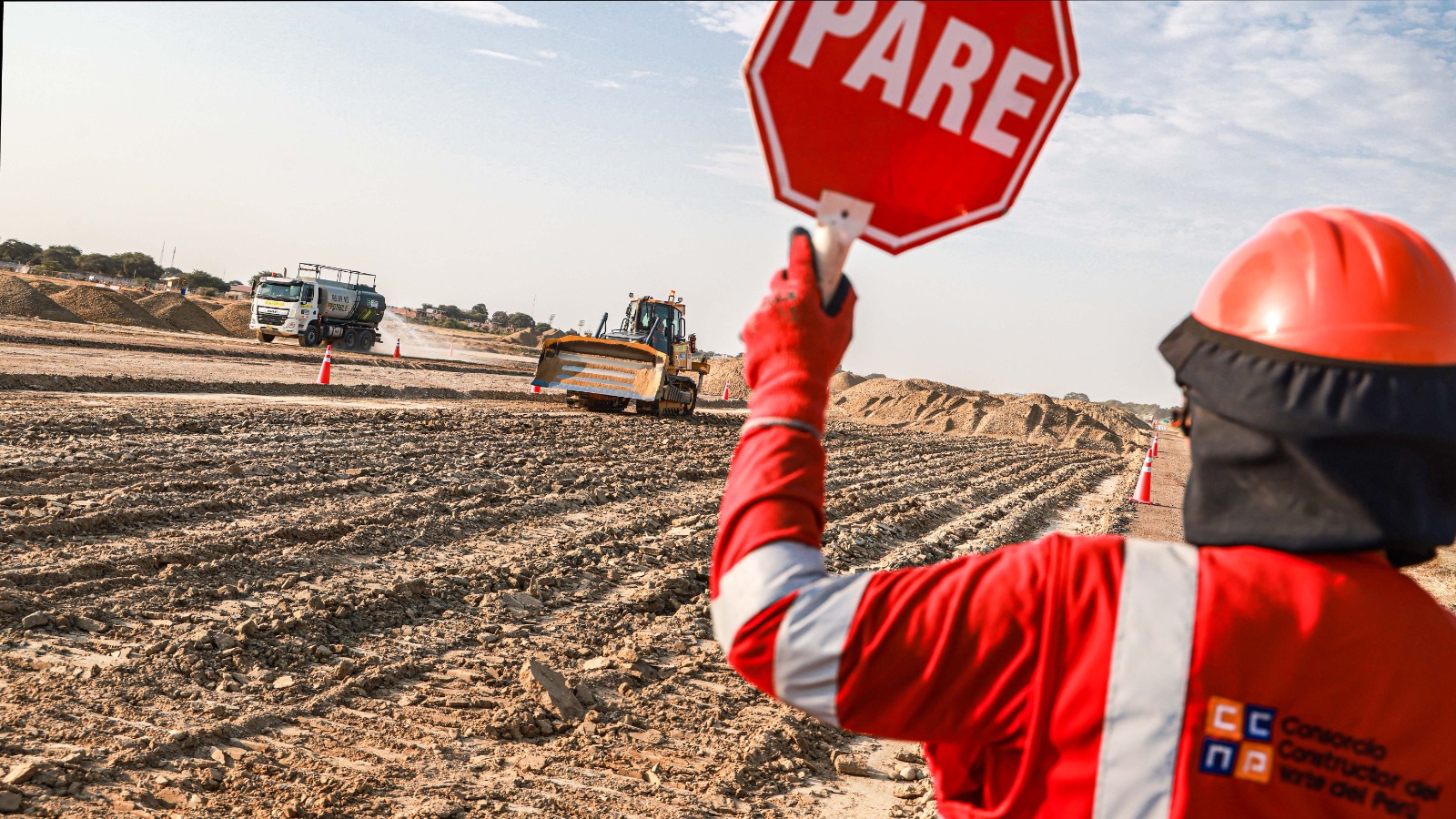 Ejecutivo inspecciona trabajos de rehabilitación en la pista de aterrizaje del aeropuerto de Piura