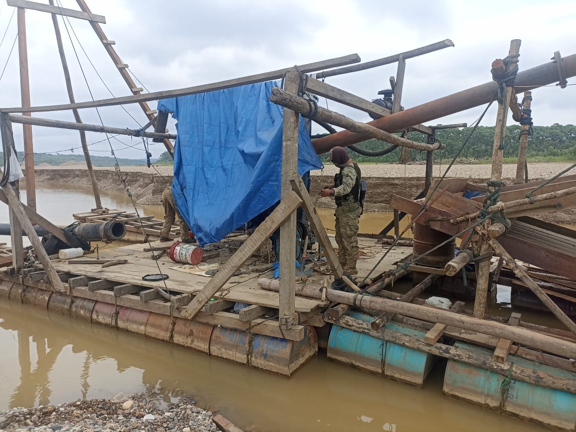 Policía destruye equipos utilizados por la minería ilegal valorizados en más de un millón de soles