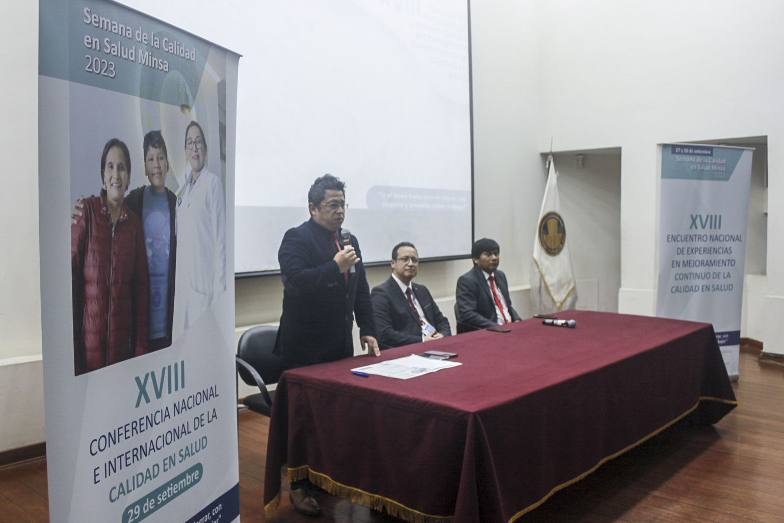 EsSalud recibe 8 reconocimientos