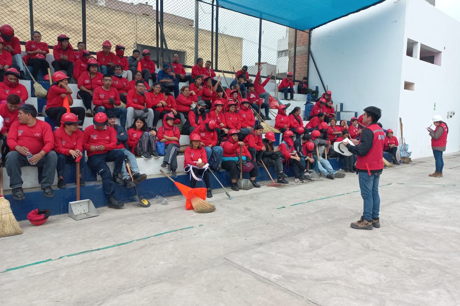 Participantes de Llamkasun Perú