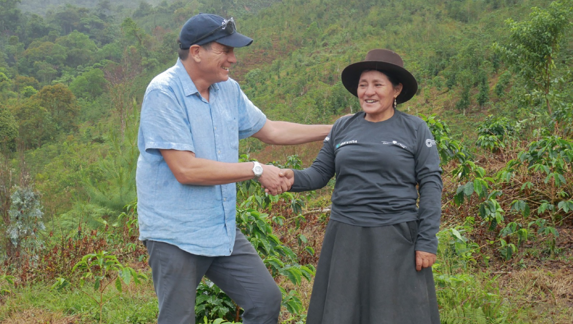 Viajó hasta Huánuco para conocer a productoras de cafés especiales que compró en subasta