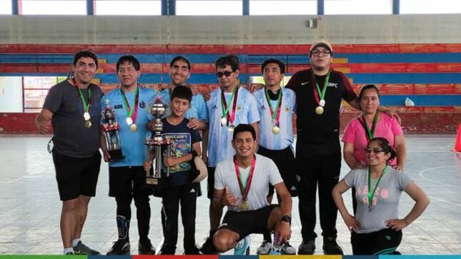 La Municipalidad Provincial de Cajamarca se destacó en el "II Encuentro Cultural y Deportivo Nacional - Copa San Martín" de Personas con Discapacidad Visual, celebrado recientemente, al lograr el primer puesto en la disciplina de fútbol y el segundo puesto en GoalBall.
🥇Los deportistas de Cajamarca demostraron un alto nivel de destreza y habilidad, superando a sus competidores en una emocionante competencia que promueve la inclusión y el talento de las personas con discapacidad visual.
⚽️El equipo de fútbol de Cajamarca se coronó campeón en esta competición nacional, exhibiendo un rendimiento excepcional en el campo de juego, permitiendo este logro que puedan seguir representando a nuestra ciudad en el Cusco. Por su parte, el equipo de GoalBall de Cajamarca se llevó el segundo lugar, destacando su compromiso y dedicación en esta disciplina deportiva. 
✅Felicidades a los atletas de Cajamarca por su destacado desempeño en este importante evento nacional. Su dedicación y perseverancia son ejemplos inspiradores para todos nosotros.