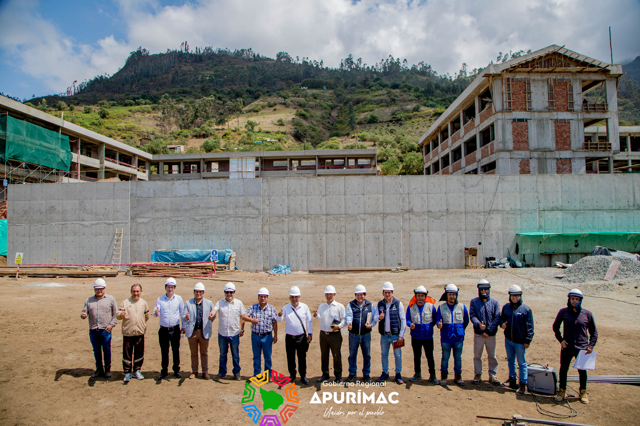 Gobernador regional garantiza asignación presupuestal para la culminación y entrega de la emblemática I.E el Carmelo del C.P Molinopata