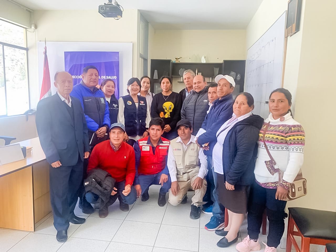 DIRECTORA REGIONAL DE SALUD SOSTIENE REUNIÓN CON CONSEJEROS Y ALCALDESA DEL DISTRITO DE COCHABAMBA PARA LA CONSTRUCCIÓN DEL ESTABLECIMIENTO