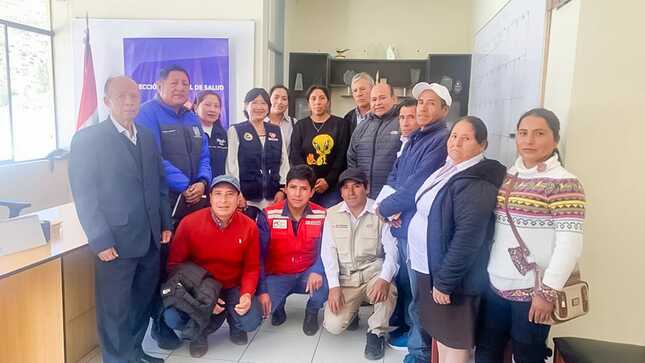 DIRECTORA REGIONAL DE SALUD SOSTIENE REUNIÓN CON CONSEJEROS Y ALCALDESA DEL DISTRITO DE COCHABAMBA PARA LA CONSTRUCCIÓN DEL ESTABLECIMIENTO