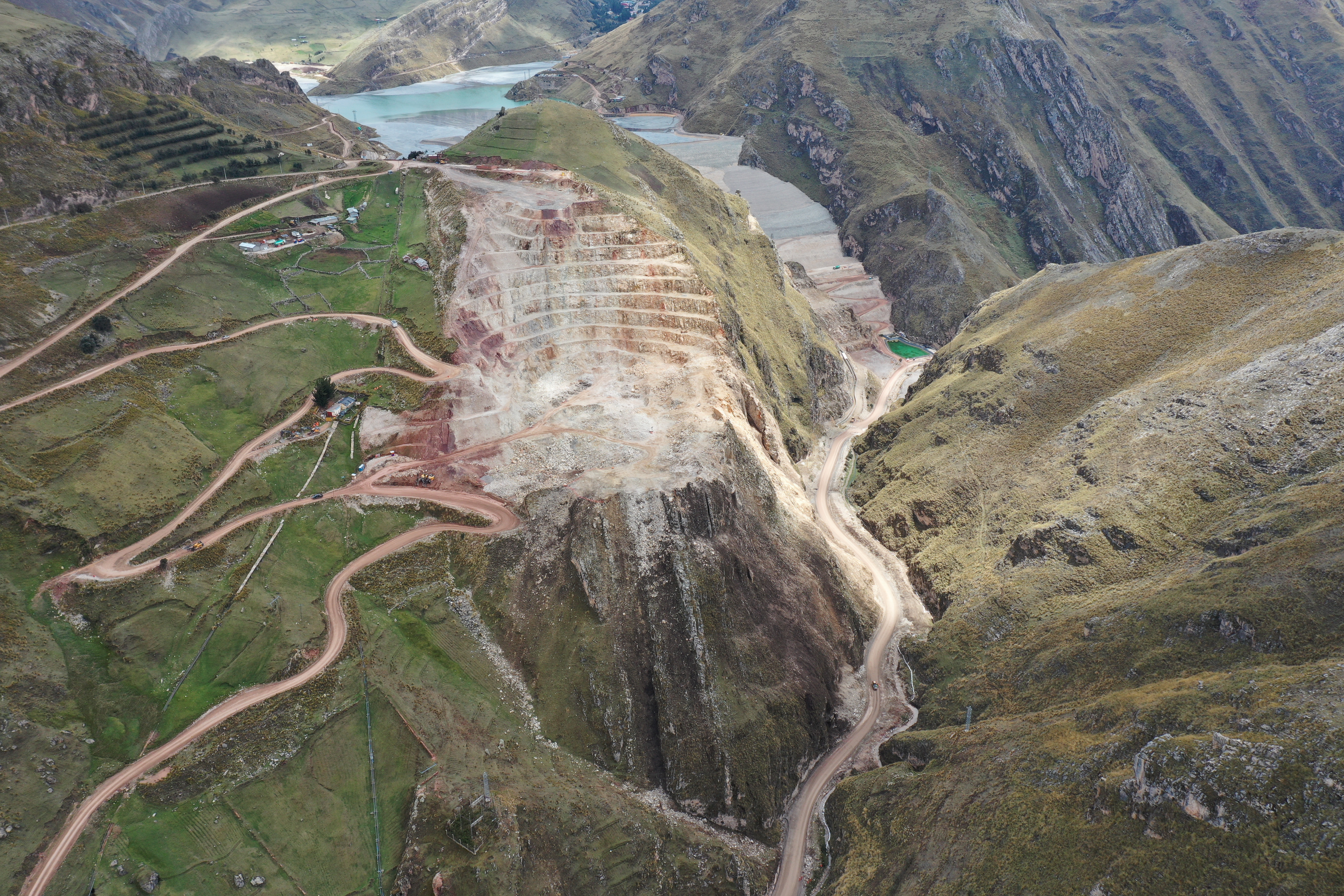 Pasco: OEFA atiende denuncia ambiental sobre posibles afectaciones por voladuras de rocas en la cantera Yanamachay de la empresa Nexa Resources