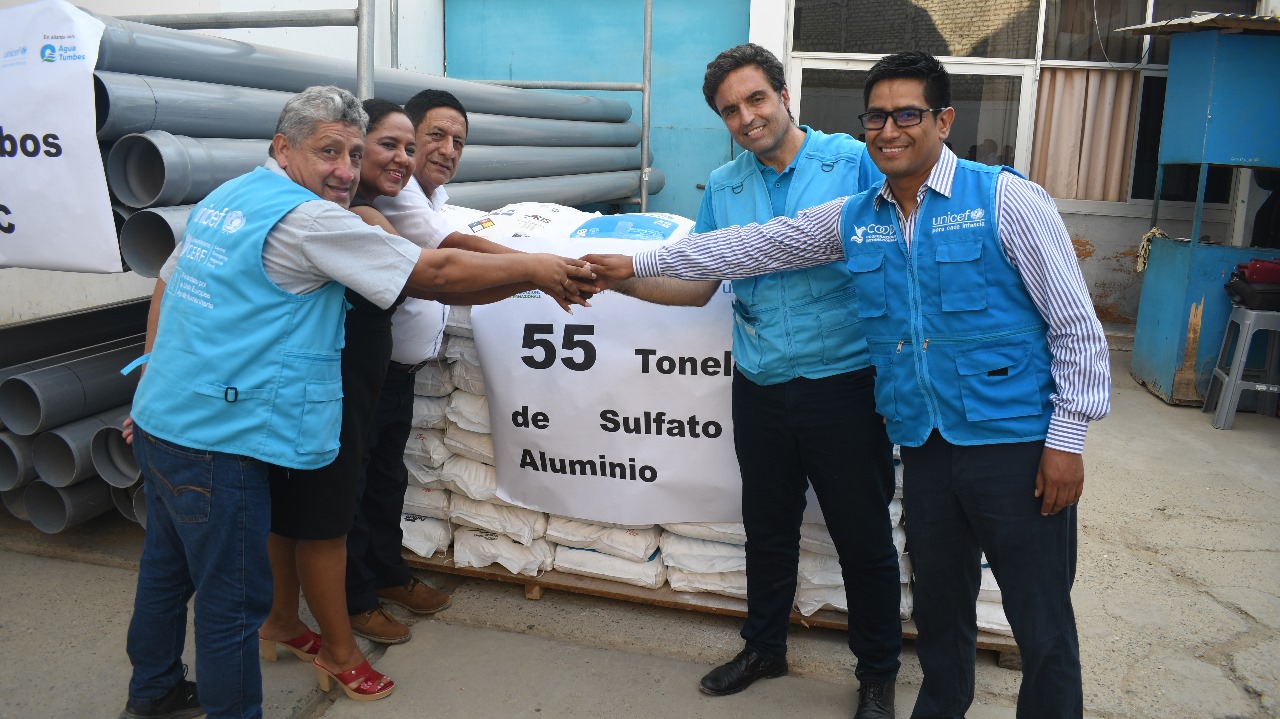 Agua Tumbes logra articular con UNICEF y COOPI donación de insumos químicos y tuberías