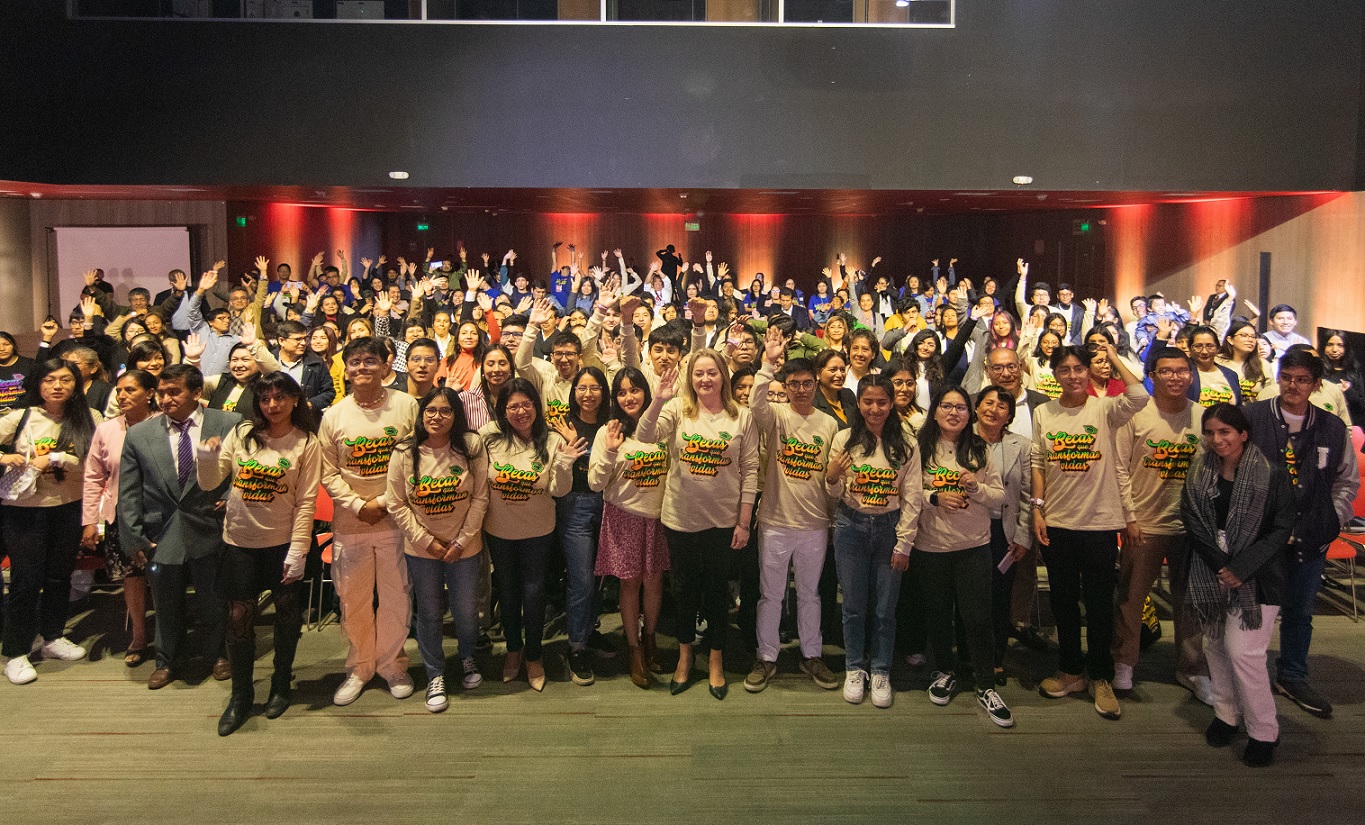 El Pronabec reconoció a los 400 ganadores de Beca Hijos de Docentes en una ceremonia especial