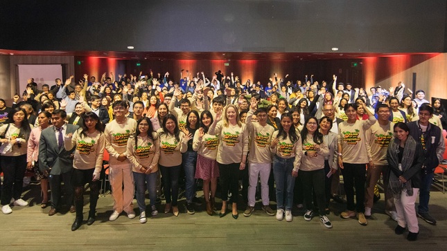 El Pronabec reconoció a los 400 ganadores de Beca Hijos de Docentes en una ceremonia especial