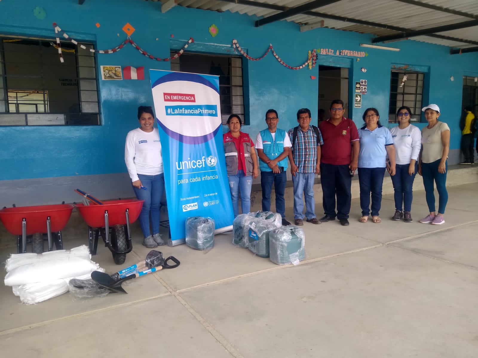 Entrega de kits de  Remoción de escombros