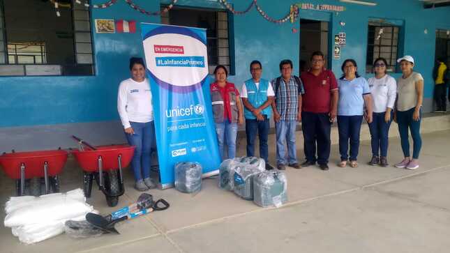 Entrega de kits de  Remoción de escombros