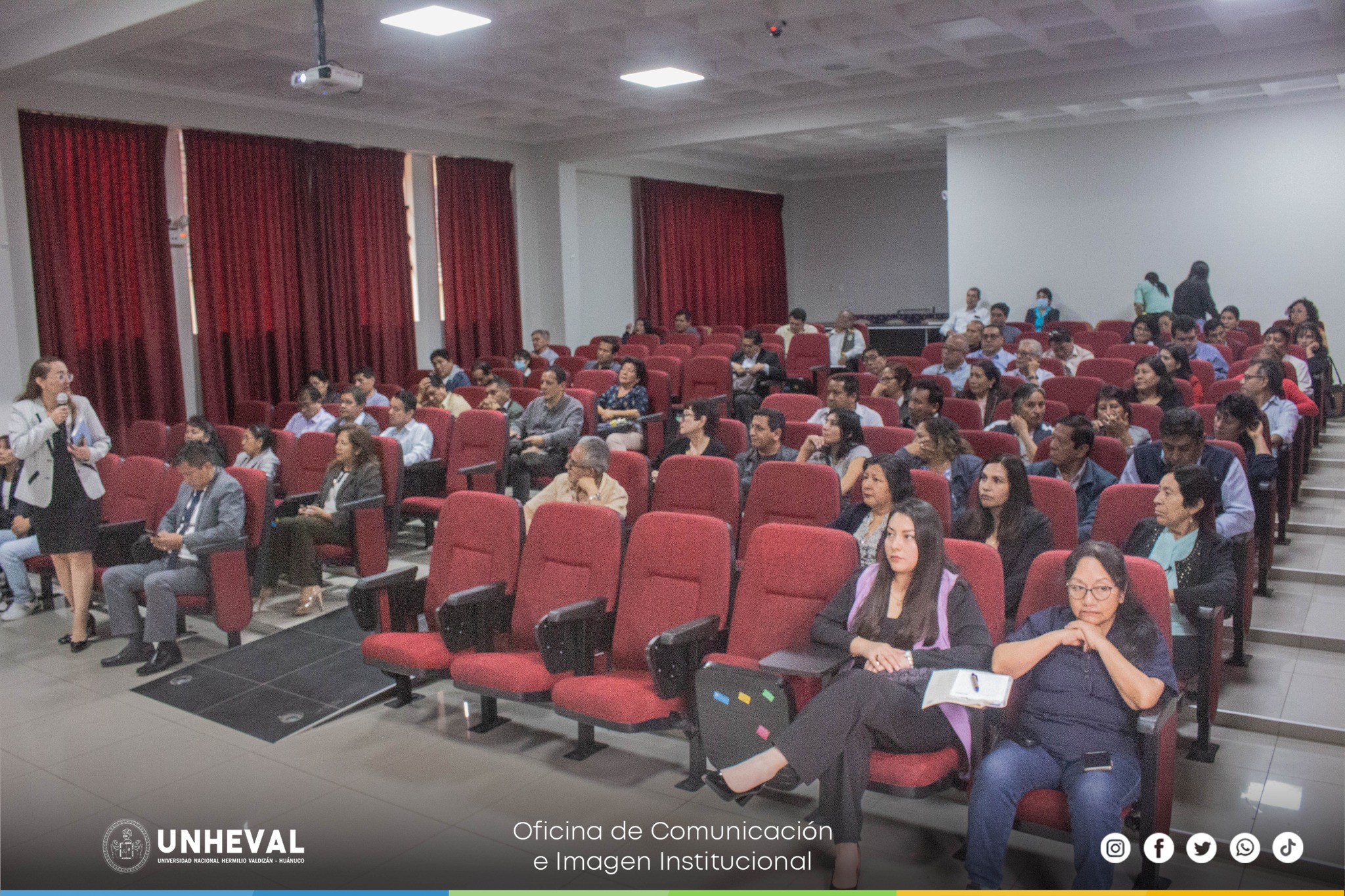 UNHEVAL impulsa el liderazgo en la educación superior con charla especializada